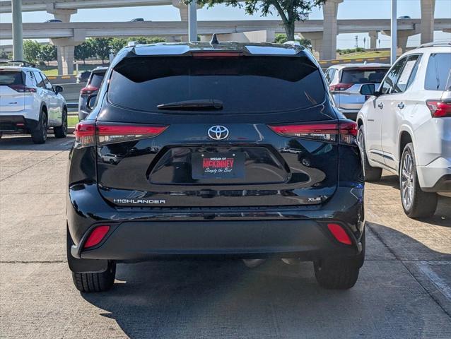 used 2022 Toyota Highlander car, priced at $33,400