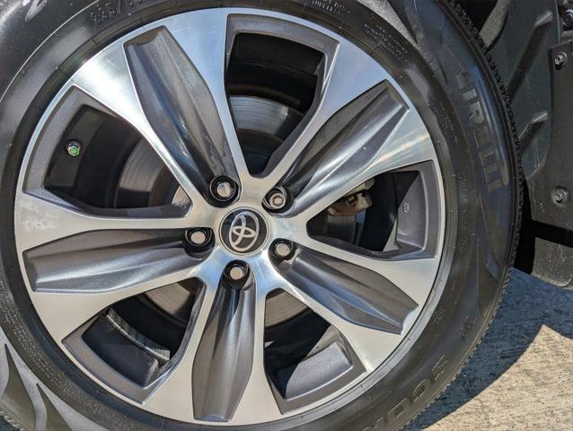 used 2022 Toyota Highlander car, priced at $33,400