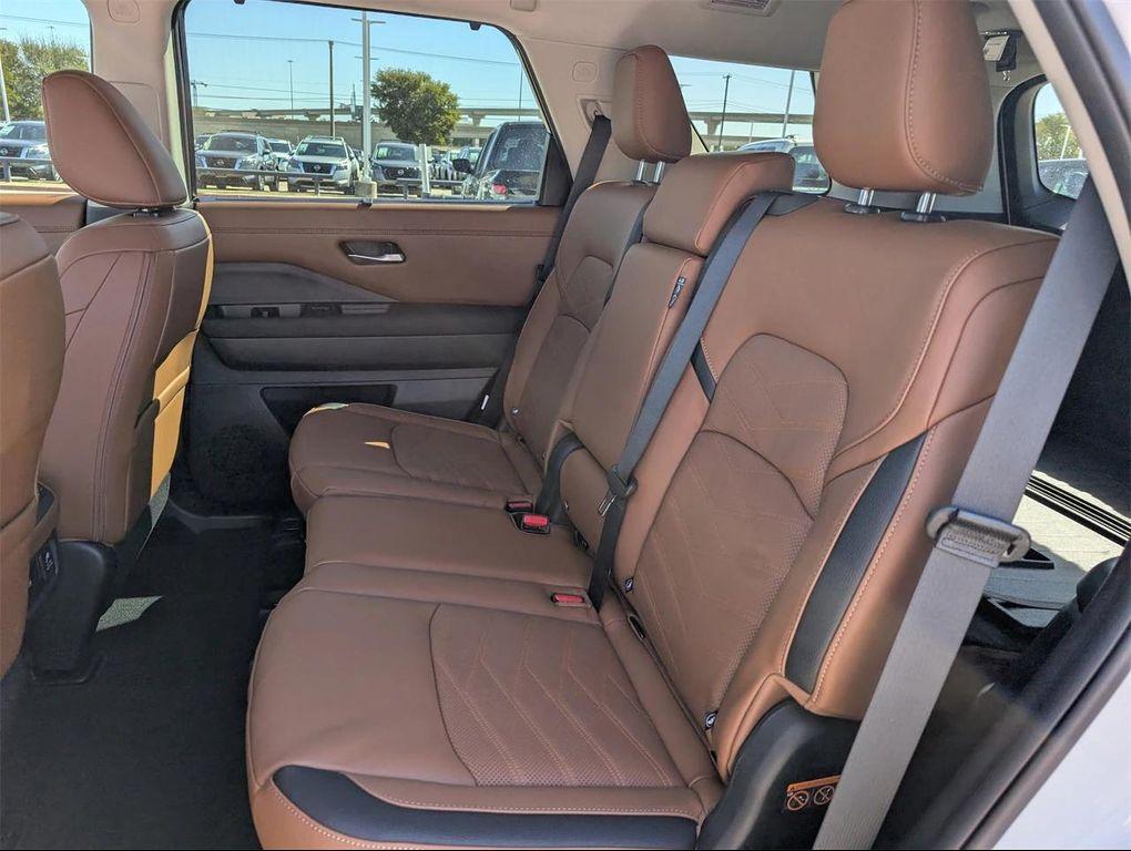 new 2025 Nissan Pathfinder car, priced at $40,946