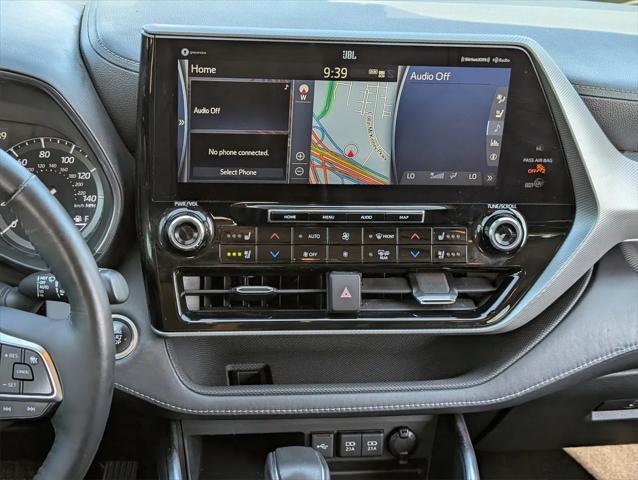 used 2020 Toyota Highlander car, priced at $32,400