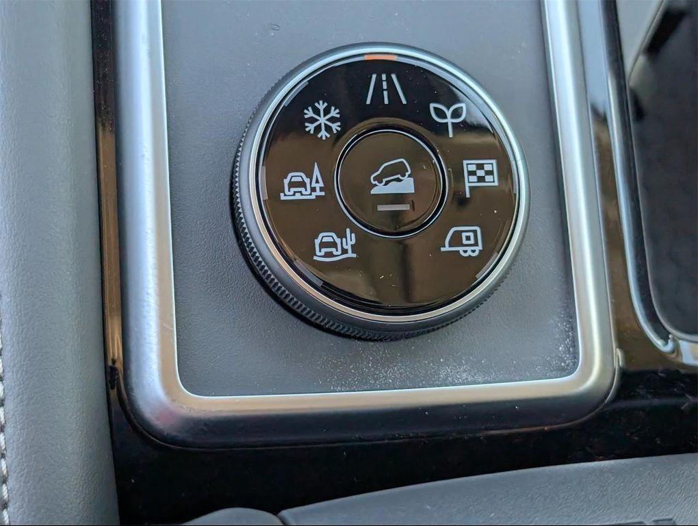 new 2025 Nissan Pathfinder car, priced at $35,447