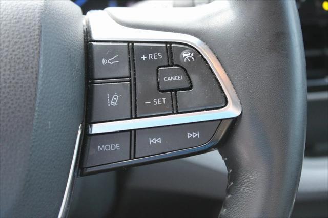 used 2021 Toyota Highlander Hybrid car, priced at $31,999