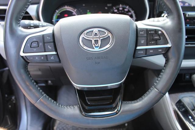 used 2021 Toyota Highlander Hybrid car, priced at $31,999