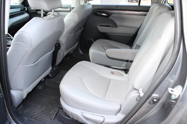 used 2021 Toyota Highlander Hybrid car, priced at $31,999