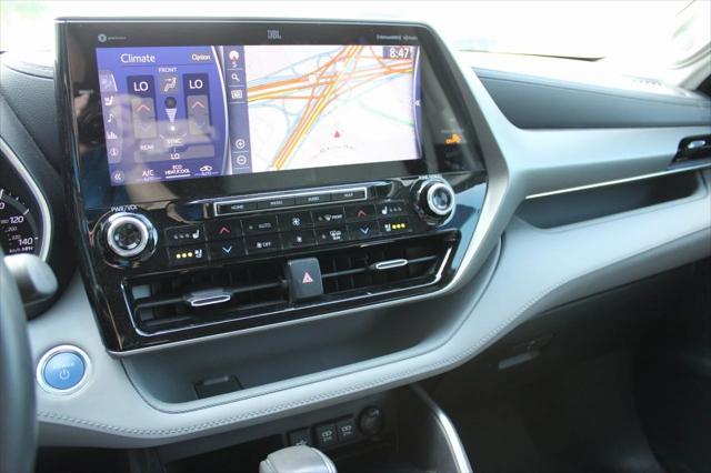 used 2021 Toyota Highlander Hybrid car, priced at $31,999