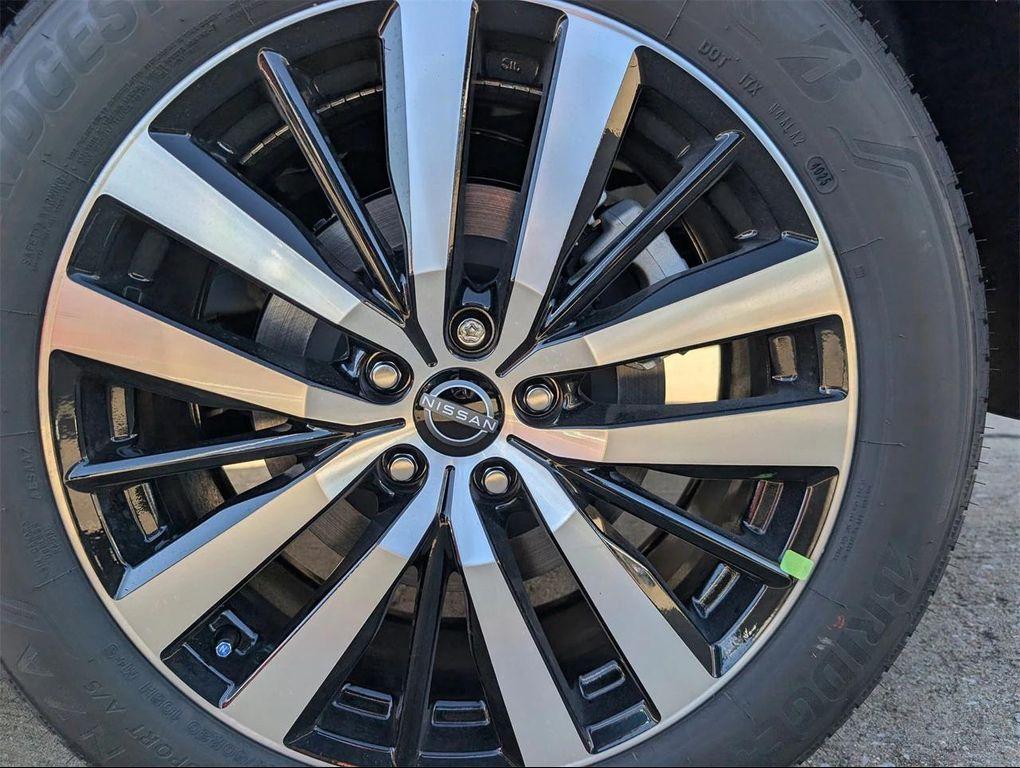 new 2025 Nissan Pathfinder car, priced at $41,140