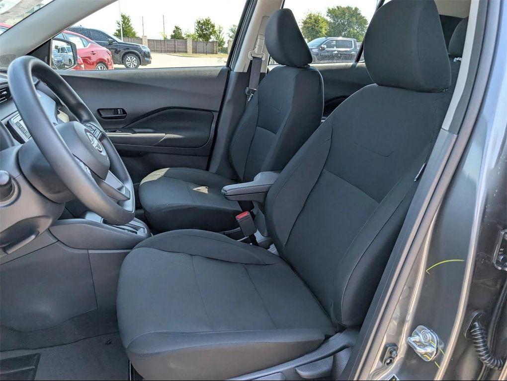 new 2025 Nissan Kicks car, priced at $21,981