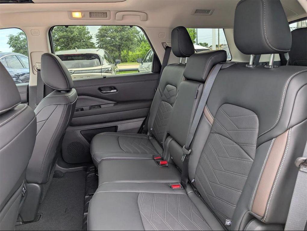 new 2025 Nissan Pathfinder car, priced at $40,670