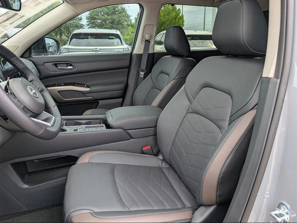 new 2025 Nissan Pathfinder car, priced at $40,670