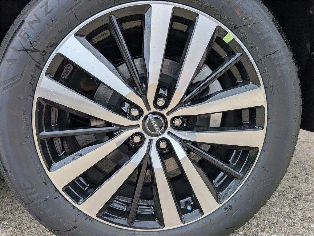 new 2025 Nissan Pathfinder car, priced at $40,670