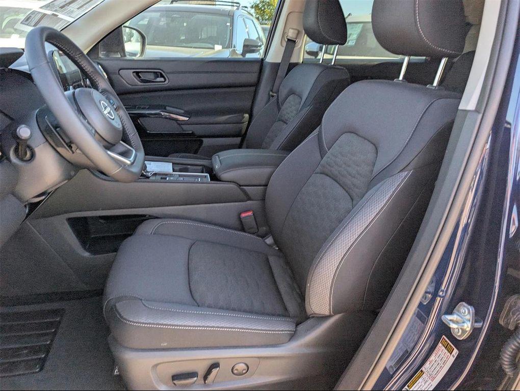 new 2025 Nissan Pathfinder car, priced at $33,016