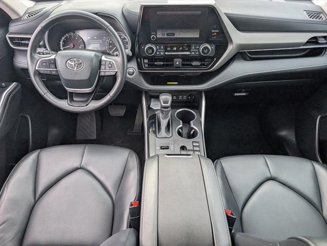 used 2024 Toyota Highlander car, priced at $38,999