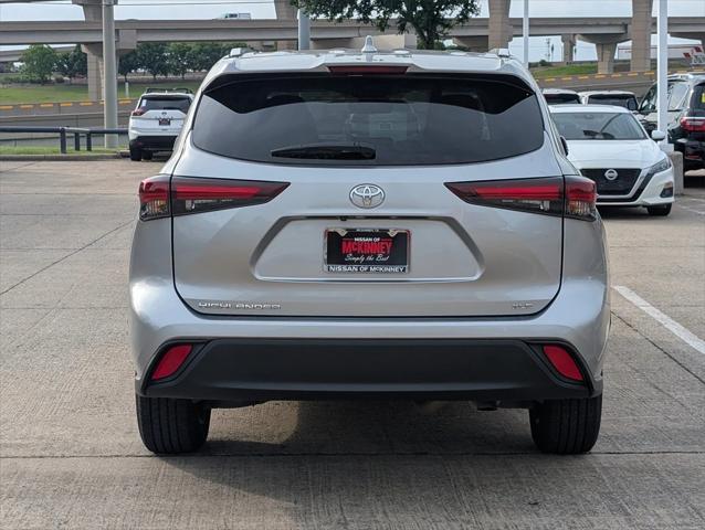 used 2024 Toyota Highlander car, priced at $38,999