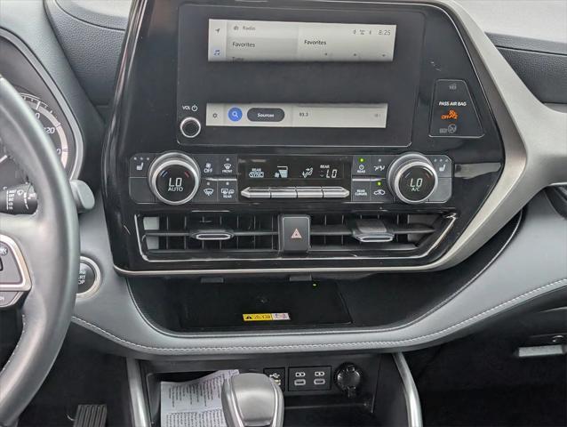 used 2024 Toyota Highlander car, priced at $38,999