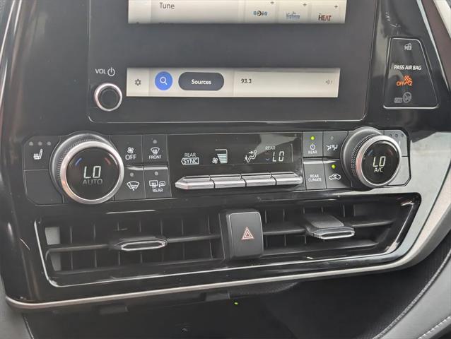 used 2024 Toyota Highlander car, priced at $38,999