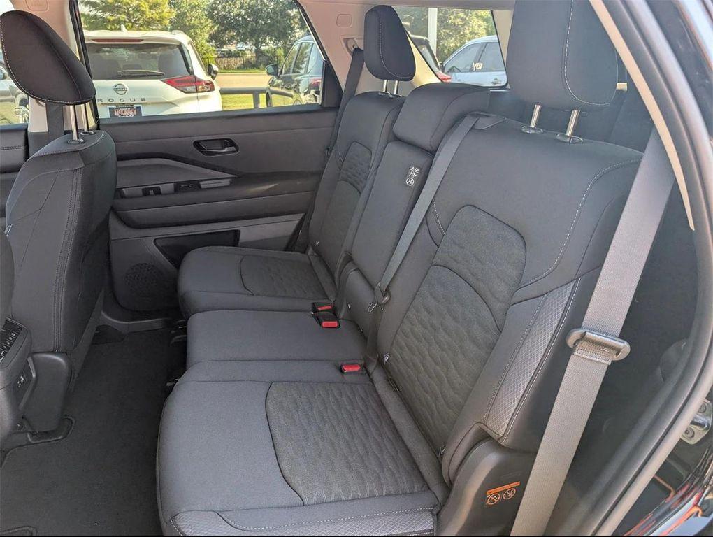 new 2025 Nissan Pathfinder car, priced at $33,531