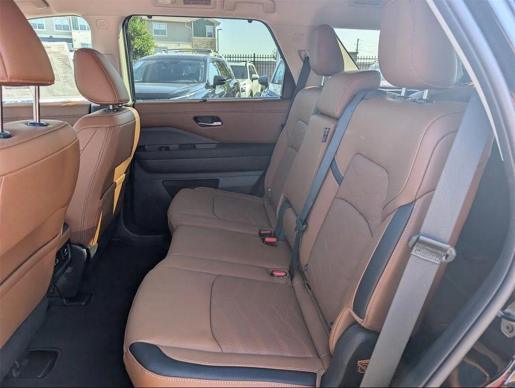 new 2025 Nissan Pathfinder car, priced at $40,231