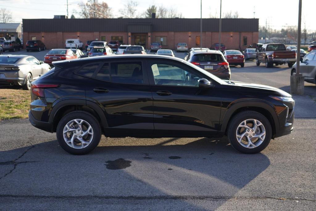 new 2025 Chevrolet Trax car, priced at $22,315