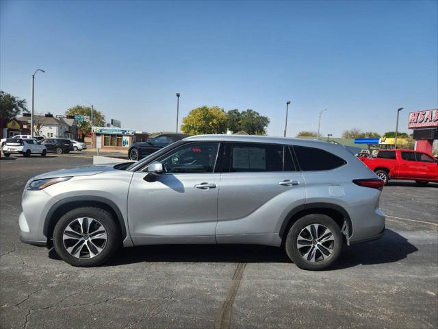 used 2022 Toyota Highlander car, priced at $33,900