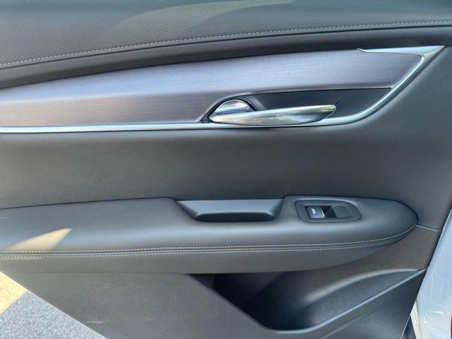 new 2025 Cadillac XT6 car, priced at $52,214