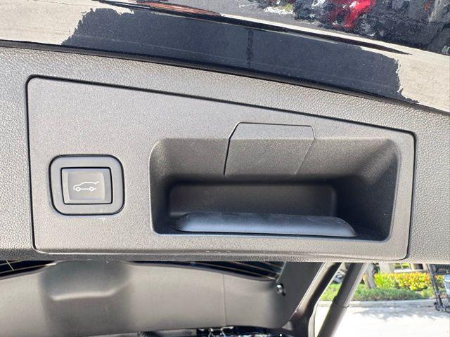 used 2023 Cadillac XT4 car, priced at $28,211