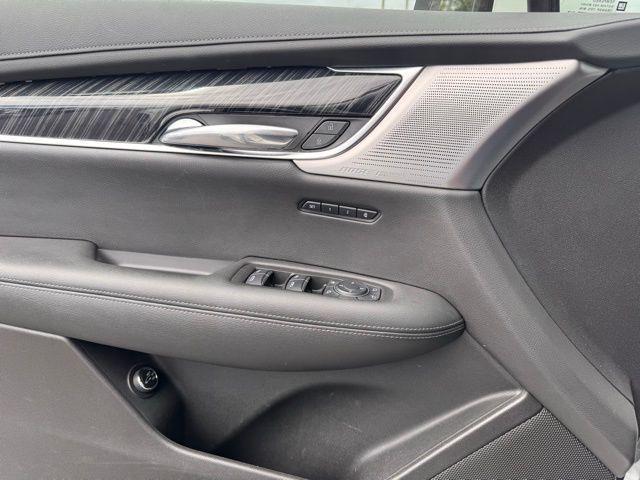 used 2023 Cadillac XT6 car, priced at $35,995
