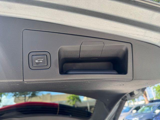 used 2023 Cadillac XT5 car, priced at $28,995
