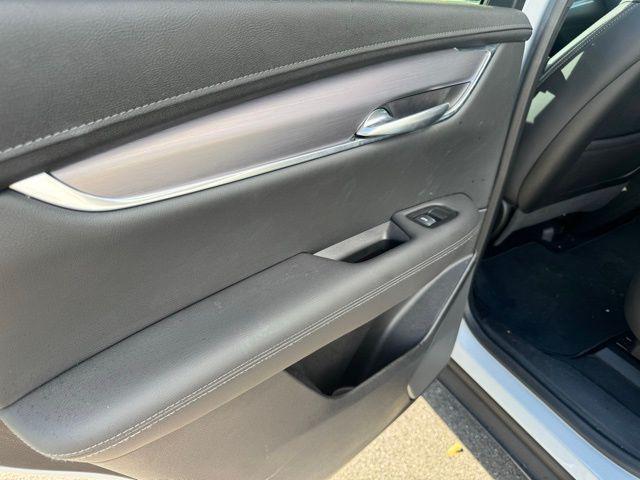 used 2022 Cadillac XT5 car, priced at $30,310