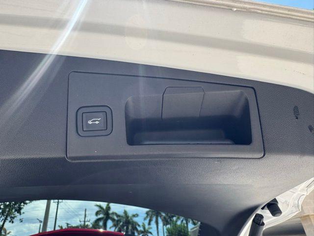 used 2022 Cadillac XT5 car, priced at $30,310