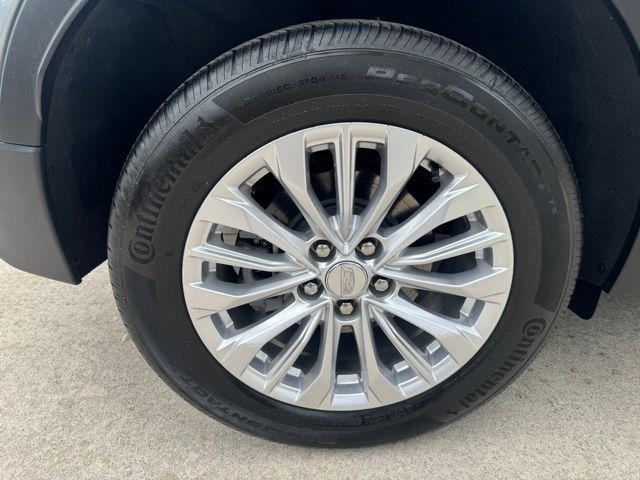 used 2024 Cadillac XT4 car, priced at $29,992