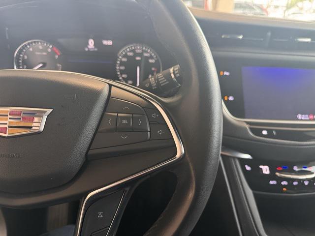 used 2022 Cadillac XT5 car, priced at $31,394