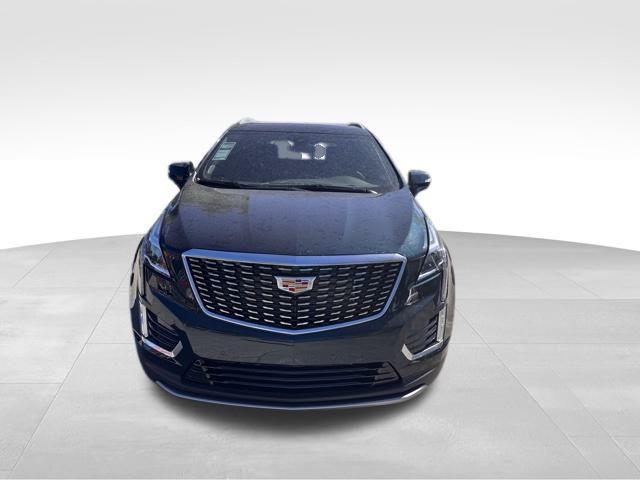 new 2025 Cadillac XT5 car, priced at $55,114