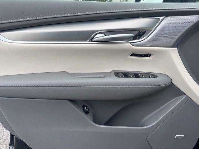 new 2025 Cadillac XT5 car, priced at $55,214