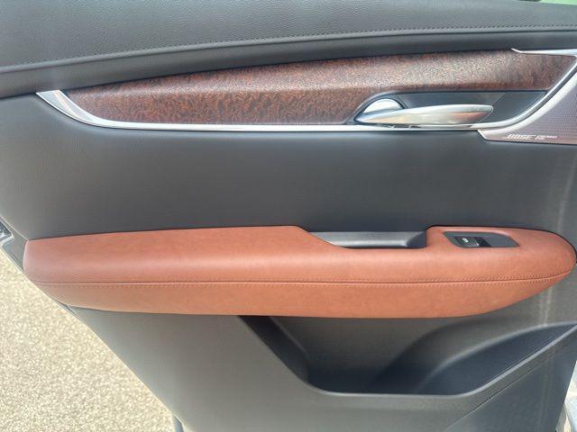 new 2025 Cadillac XT5 car, priced at $55,074
