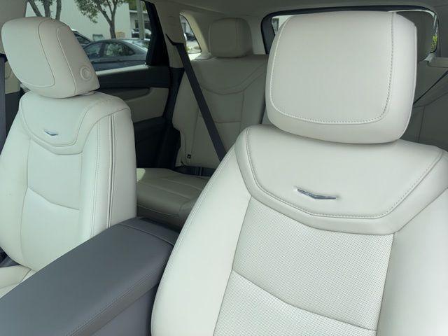 new 2025 Cadillac XT5 car, priced at $53,614