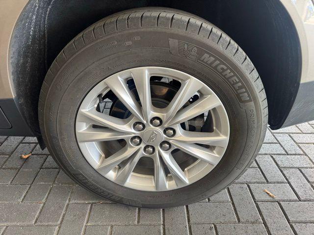 used 2022 Cadillac XT5 car, priced at $28,447