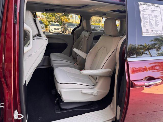 used 2020 Chrysler Pacifica Hybrid car, priced at $29,388