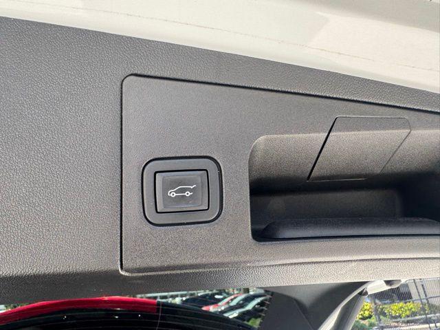 used 2021 Cadillac XT5 car, priced at $26,210