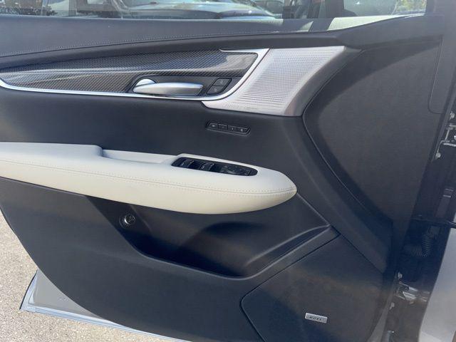 new 2025 Cadillac XT5 car, priced at $58,989