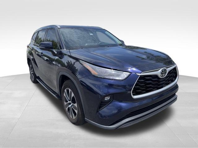 used 2022 Toyota Highlander car, priced at $24,998
