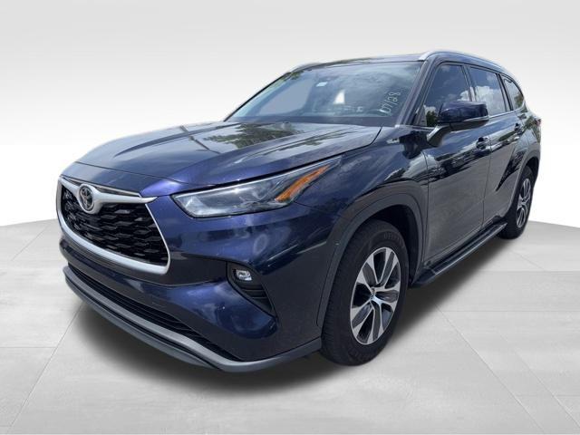 used 2022 Toyota Highlander car, priced at $24,998