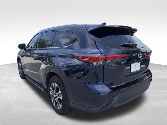 used 2022 Toyota Highlander car, priced at $24,998