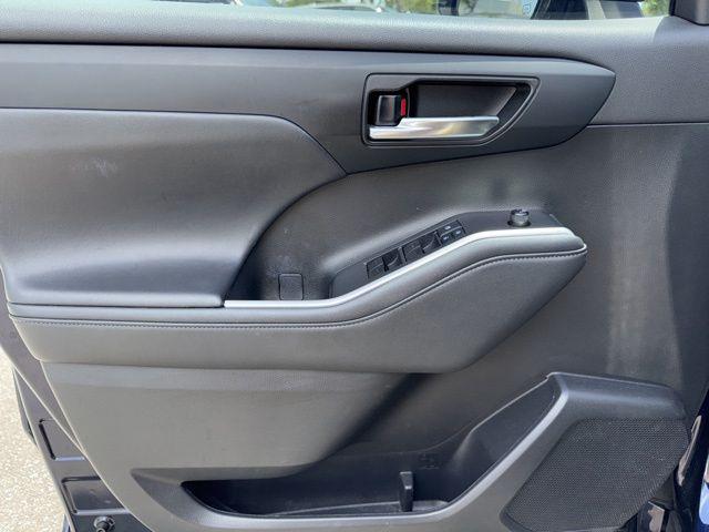 used 2022 Toyota Highlander car, priced at $24,998