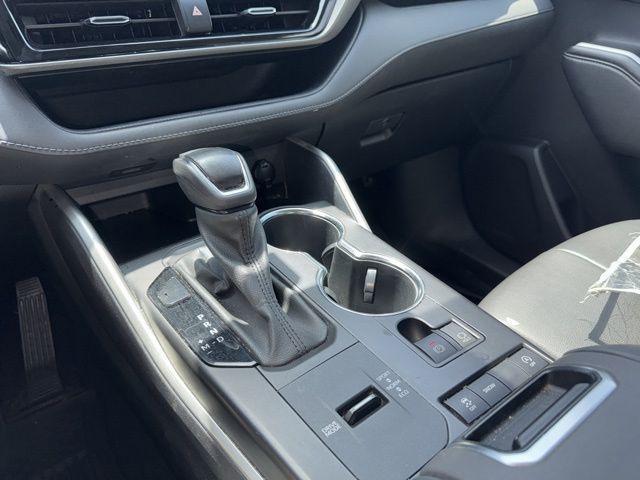 used 2022 Toyota Highlander car, priced at $24,998