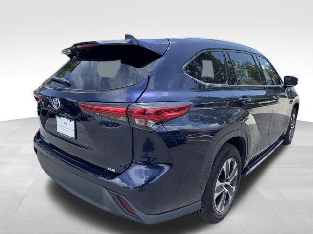 used 2022 Toyota Highlander car, priced at $24,998