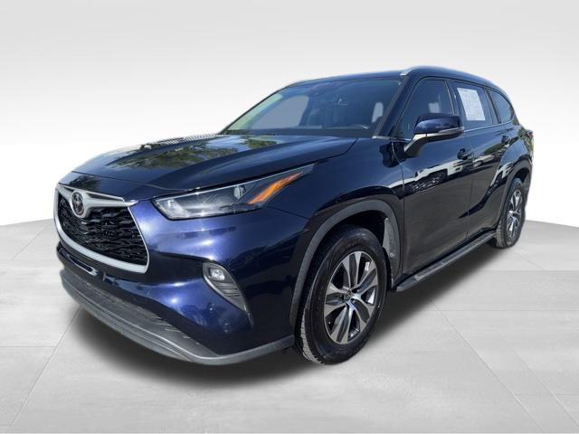 used 2022 Toyota Highlander car, priced at $24,650