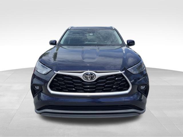 used 2022 Toyota Highlander car, priced at $24,998