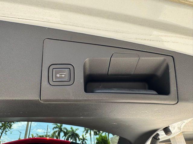 used 2021 Cadillac XT5 car, priced at $29,995