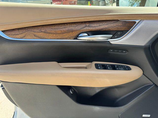 used 2021 Cadillac XT5 car, priced at $29,995