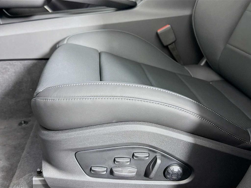 new 2025 Porsche Macan car, priced at $141,685